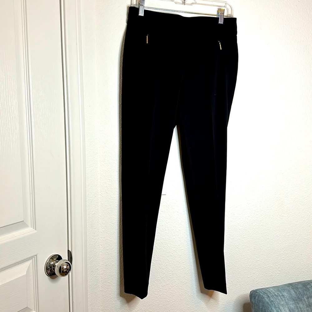NWOT Anne Klein women’s black pants straight cut, side and back pockets.